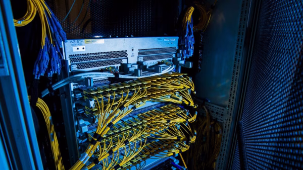 Kabinet wil verplicht overal snel internet. Ook in buitengebieden